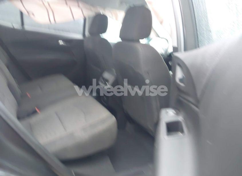 Photo 8 of 2018 Chevrolet Equinox LT (VIN 2GNAXJEVXJ6102609)