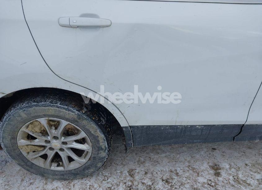 Photo 6 of 2018 Chevrolet Equinox LT (VIN 2GNAXJEVXJ6107518)