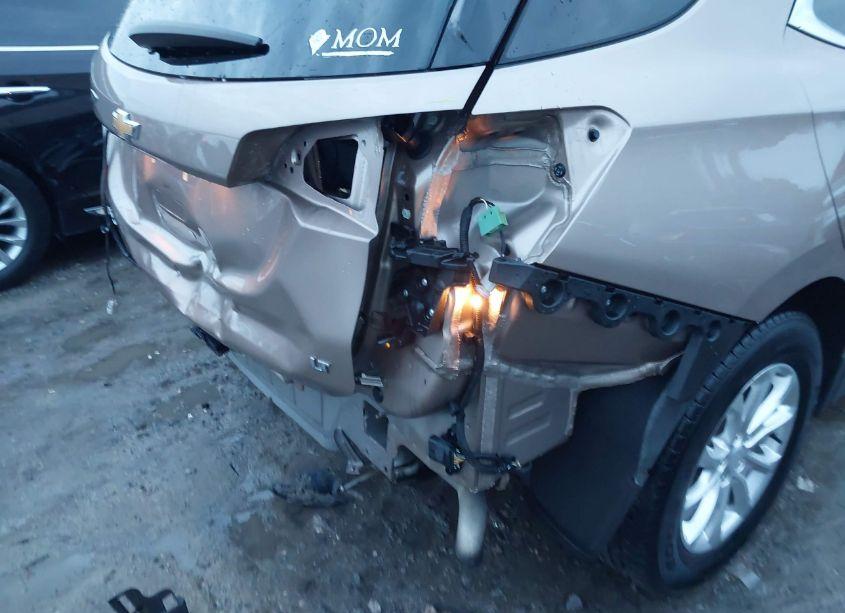 Photo 18 of 2018 Chevrolet Equinox LT (VIN 2GNAXJEVXJ6162924)