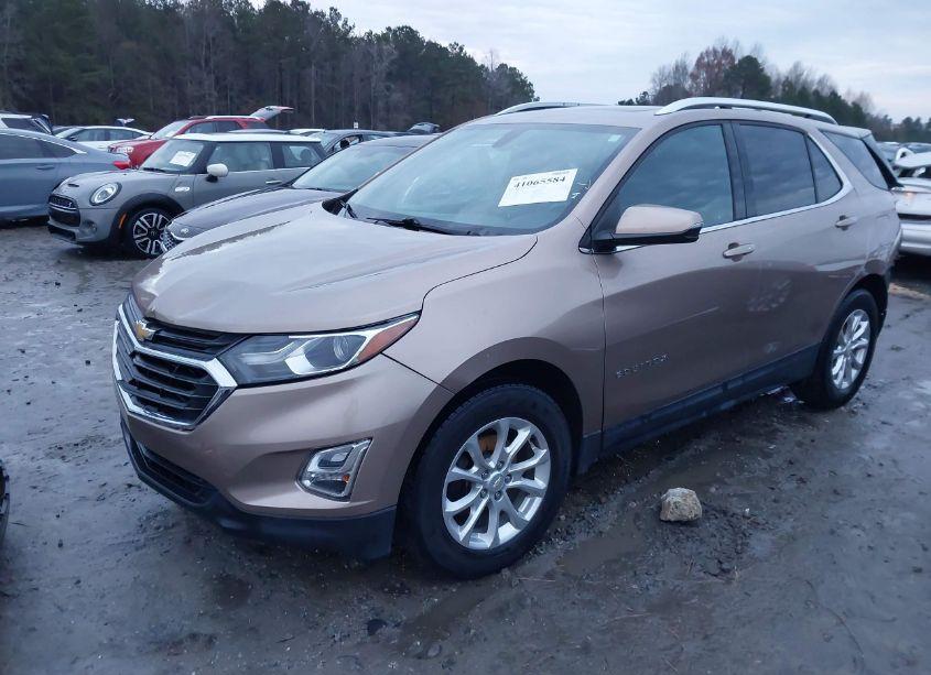 Photo 2 of 2018 Chevrolet Equinox LT (VIN 2GNAXJEVXJ6162924)