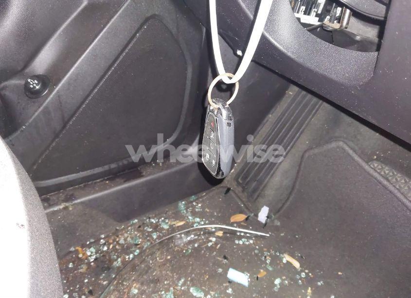 Photo 11 of 2018 Chevrolet Equinox LT (VIN 2GNAXJEVXJ6207229)