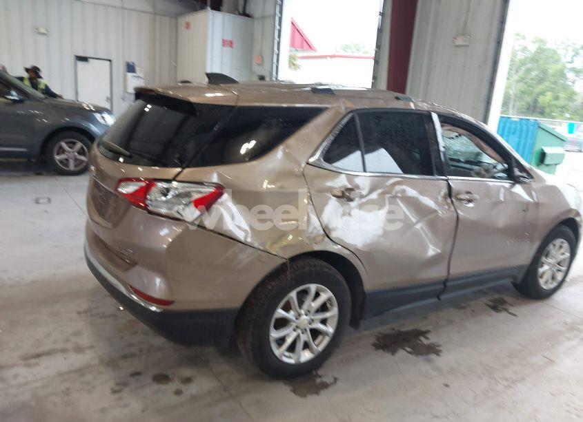 Photo 4 of 2018 Chevrolet Equinox LT (VIN 2GNAXJEVXJ6207229)