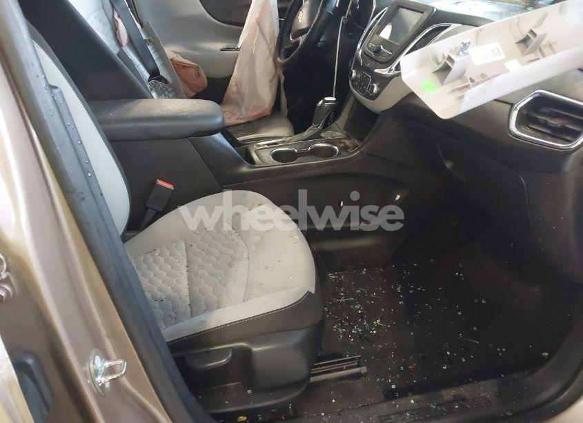 Photo 5 of 2018 Chevrolet Equinox LT (VIN 2GNAXJEVXJ6207229)