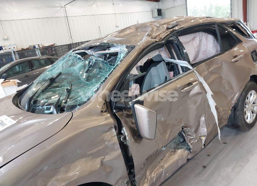 Photo 6 of 2018 Chevrolet Equinox LT (VIN 2GNAXJEVXJ6207229)