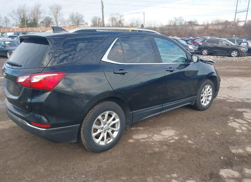 Photo 4 of 2018 Chevrolet Equinox LT (VIN 2GNAXJEVXJ6218733)