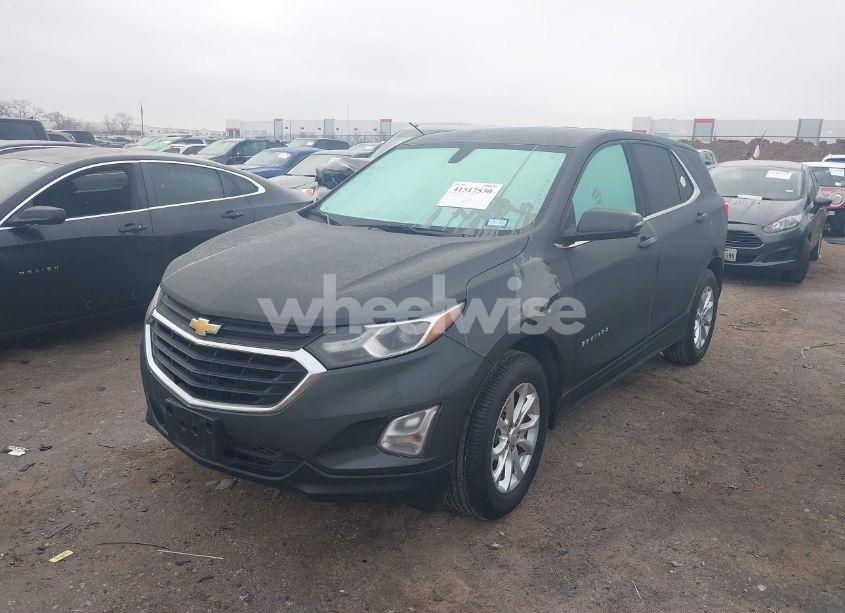 Photo 2 of 2018 Chevrolet Equinox LT (VIN 2GNAXJEVXJ6237573)