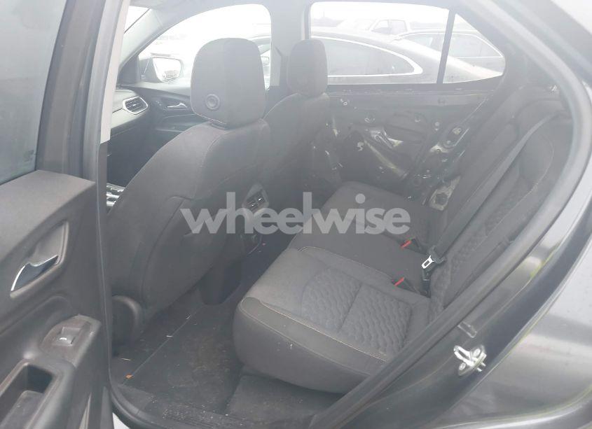 Photo 8 of 2018 Chevrolet Equinox LT (VIN 2GNAXJEVXJ6237573)