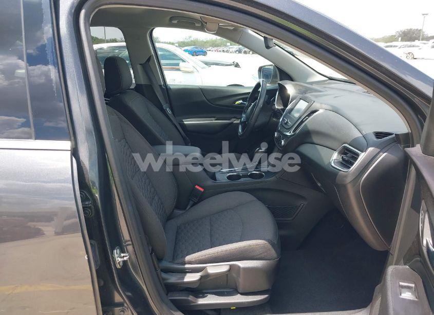 Photo 5 of 2018 Chevrolet Equinox LT (VIN 2GNAXJEVXJ6246905)