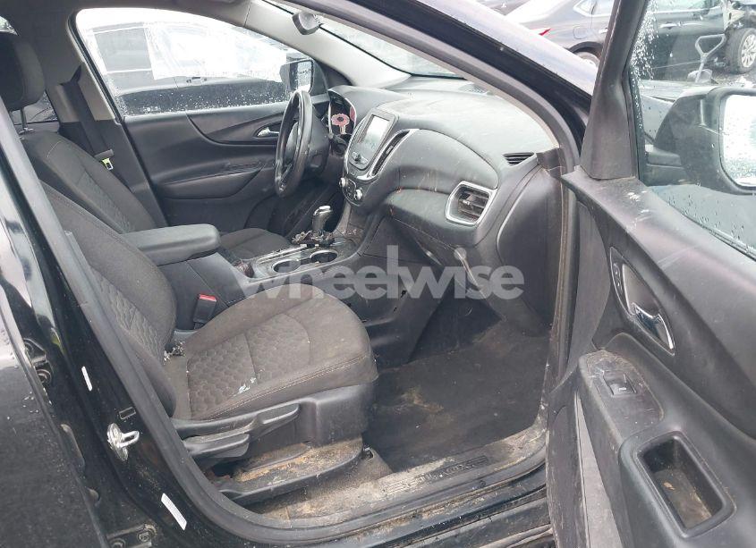 Photo 5 of 2018 Chevrolet Equinox LT (VIN 2GNAXJEVXJ6260951)