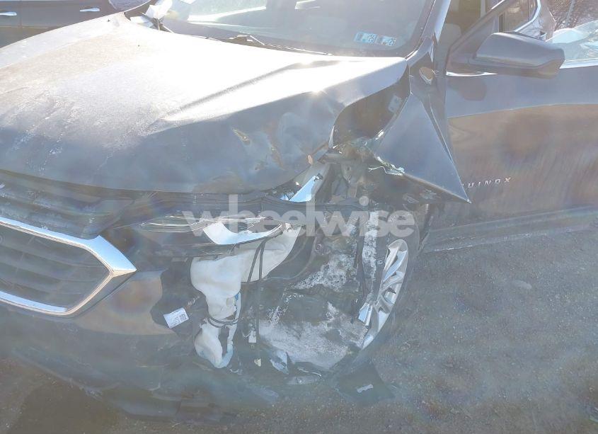 Photo 6 of 2020 Chevrolet Equinox FWD 2FL (VIN 2GNAXJEVXL6153594)