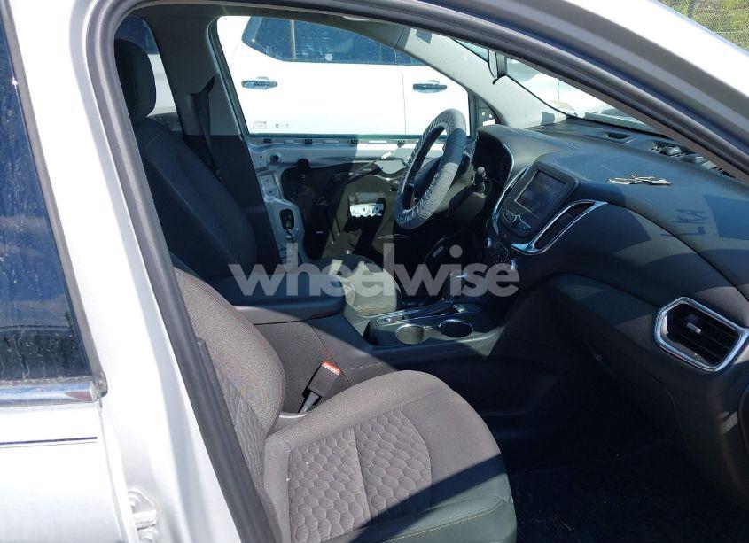 Photo 5 of 2020 Chevrolet Equinox FWD 2FL (VIN 2GNAXJEVXL6259463)