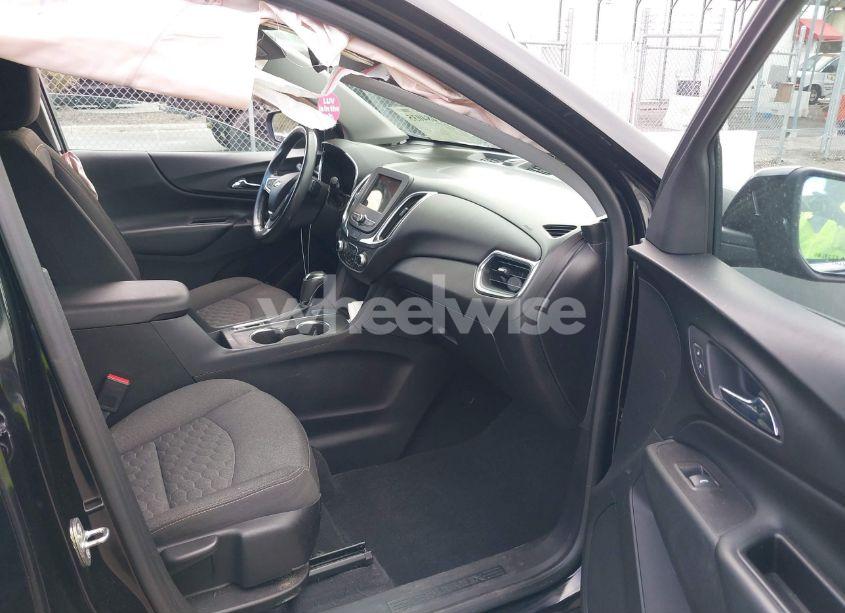 Photo 5 of 2019 Chevrolet Equinox LT (VIN 2GNAXKEV0K6153382)