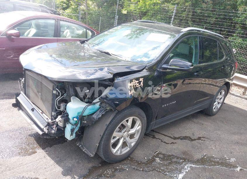 Photo 2 of 2019 Chevrolet Equinox LT (VIN 2GNAXKEV0K6247052)