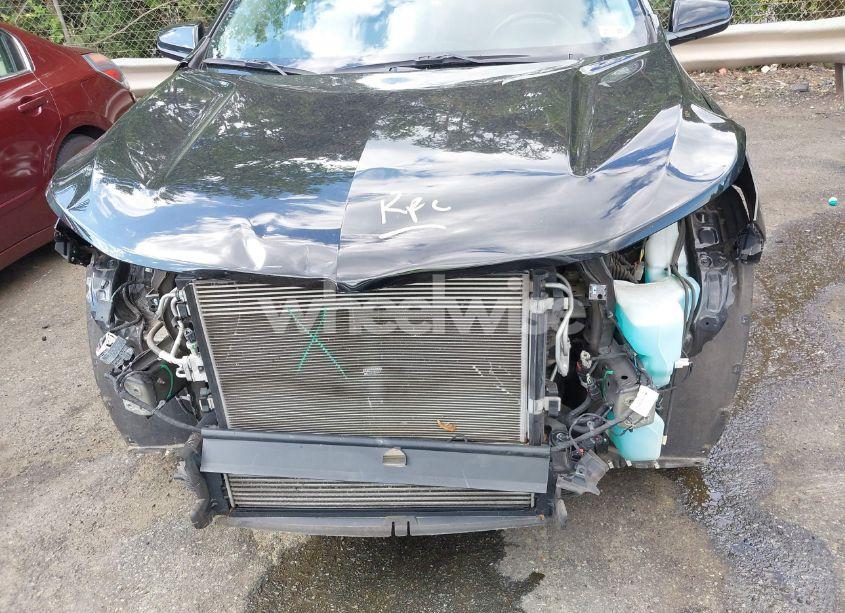 Photo 6 of 2019 Chevrolet Equinox LT (VIN 2GNAXKEV0K6247052)