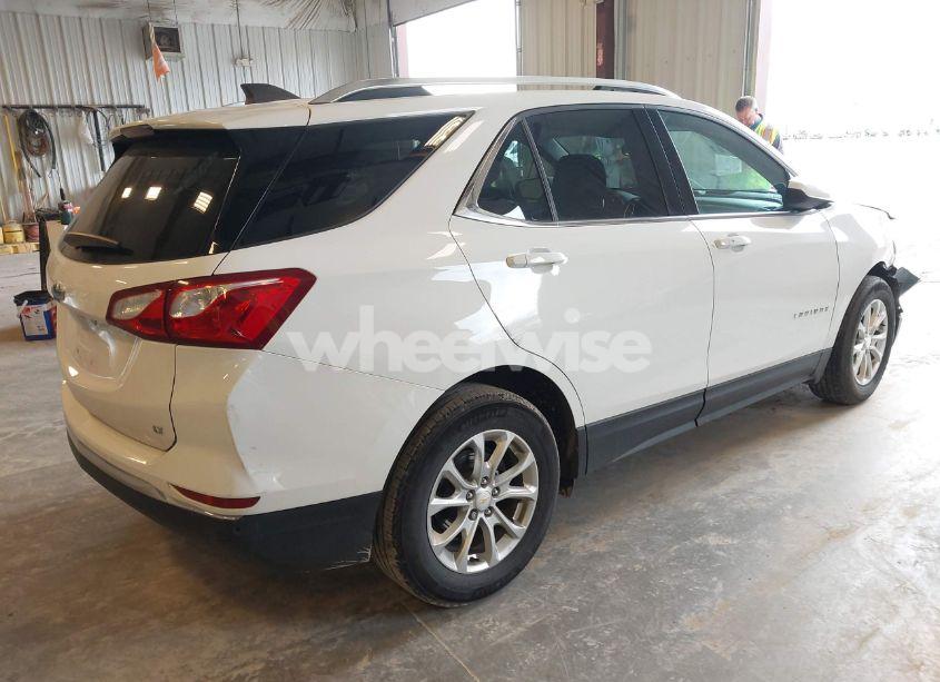 Photo 4 of 2020 Chevrolet Equinox FWD LT 1.5L TURBO (VIN 2GNAXKEV0L6249174)