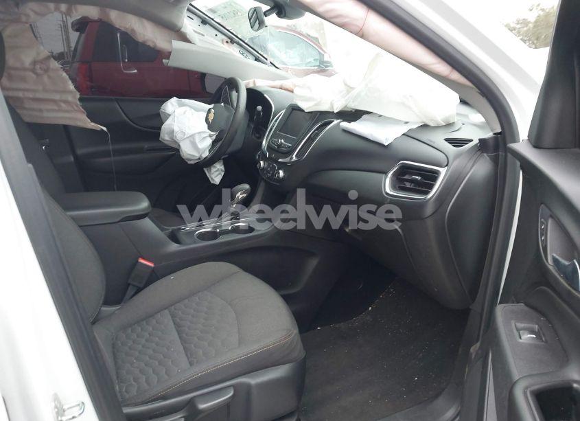 Photo 5 of 2021 Chevrolet Equinox FWD LT (VIN 2GNAXKEV0M6121356)