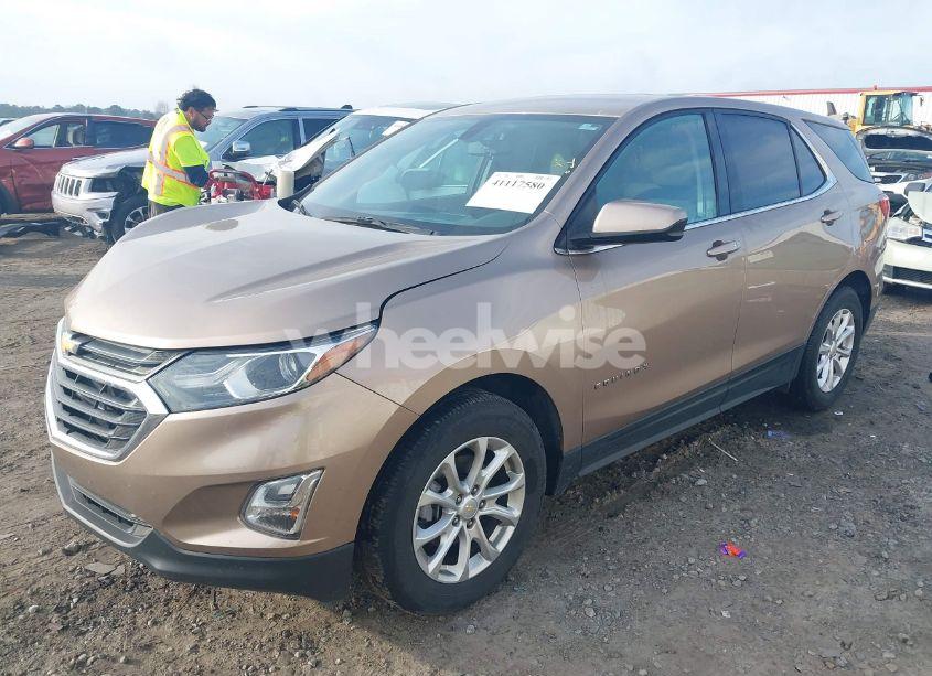 Photo 2 of 2019 Chevrolet Equinox LT (VIN 2GNAXKEV1K6153147)