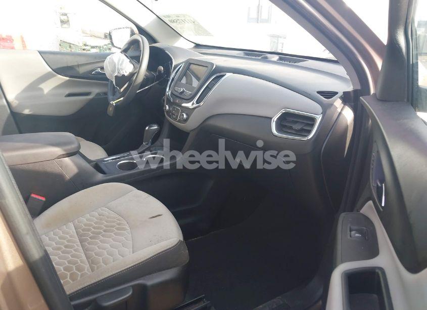 Photo 5 of 2019 Chevrolet Equinox LT (VIN 2GNAXKEV1K6153147)