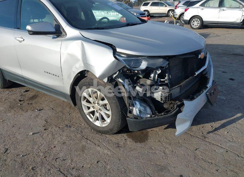 Photo 6 of 2019 Chevrolet Equinox LT (VIN 2GNAXKEV1K6263566)