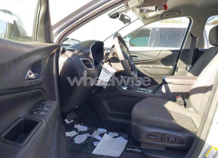 Photo 5 of 2020 Chevrolet Equinox FWD LT 1.5L TURBO (VIN 2GNAXKEV1L6144627)