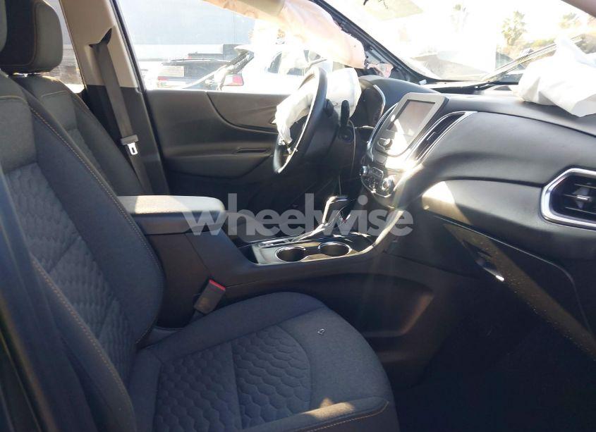 Photo 5 of 2021 Chevrolet Equinox FWD LT (VIN 2GNAXKEV1M6146492)