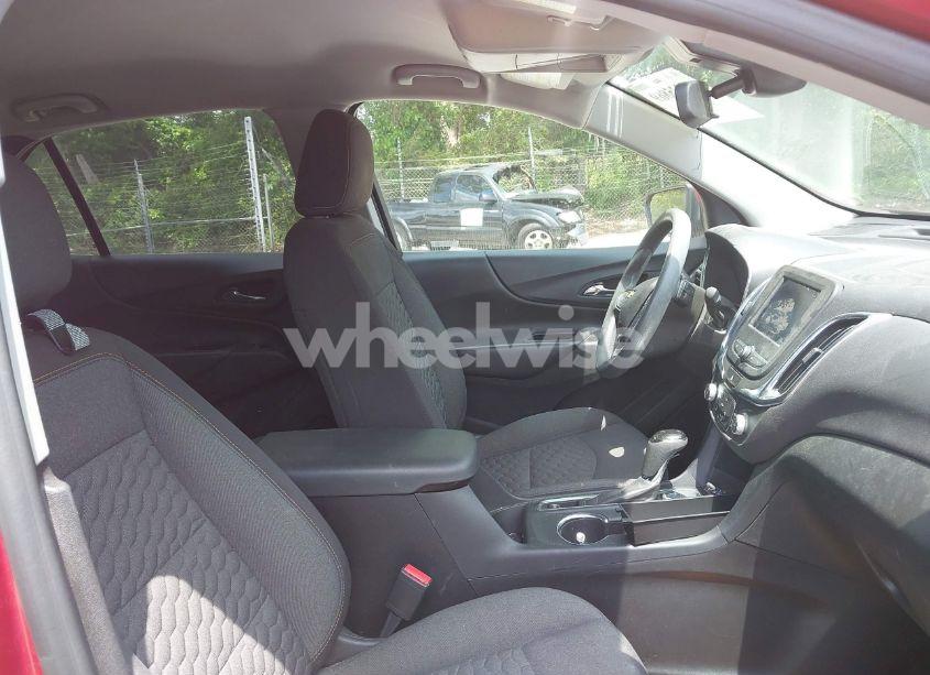 Photo 5 of 2021 Chevrolet Equinox FWD LT (VIN 2GNAXKEV1M6156777)