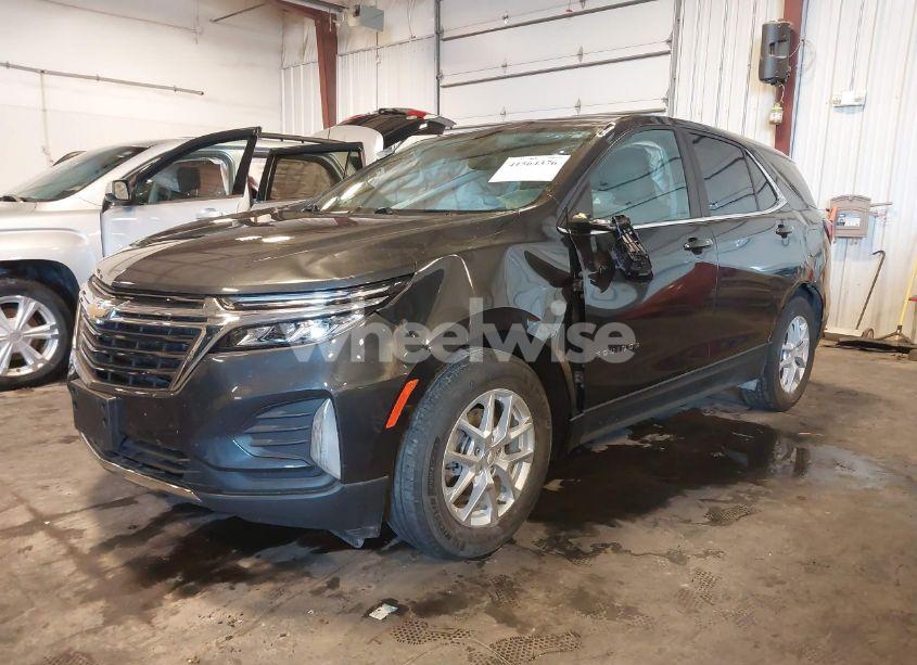 Photo 2 of 2022 Chevrolet Equinox FWD LT (VIN 2GNAXKEV1N6128723)