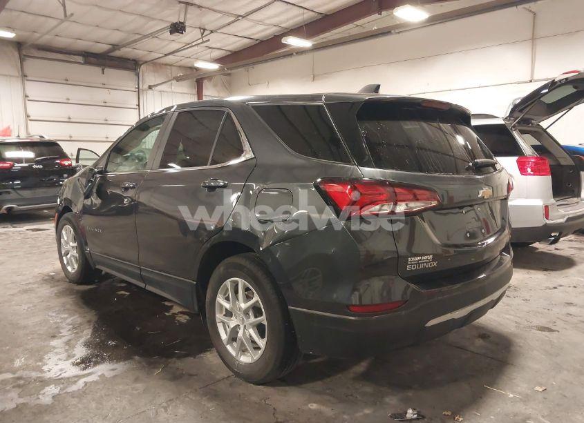 Photo 3 of 2022 Chevrolet Equinox FWD LT (VIN 2GNAXKEV1N6128723)