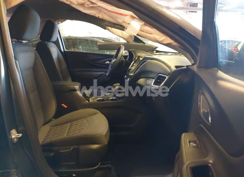 Photo 5 of 2022 Chevrolet Equinox FWD LT (VIN 2GNAXKEV1N6128723)