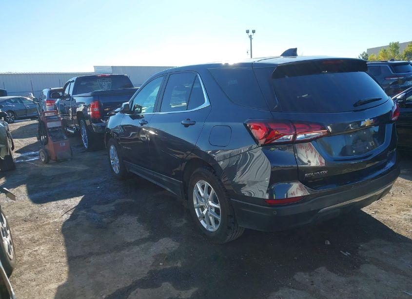 Photo 3 of 2022 Chevrolet Equinox FWD LT (VIN 2GNAXKEV1N6132819)
