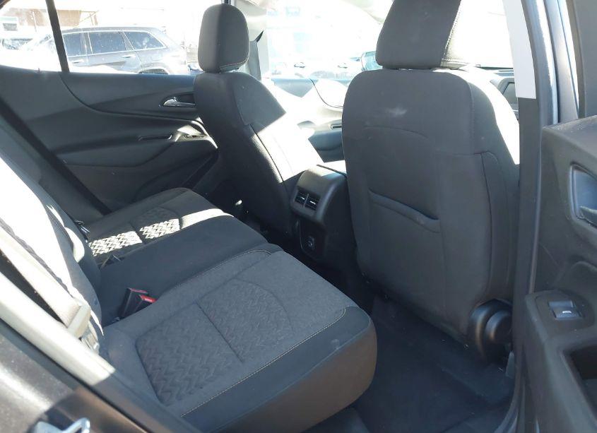 Photo 8 of 2022 Chevrolet Equinox FWD LT (VIN 2GNAXKEV1N6132819)