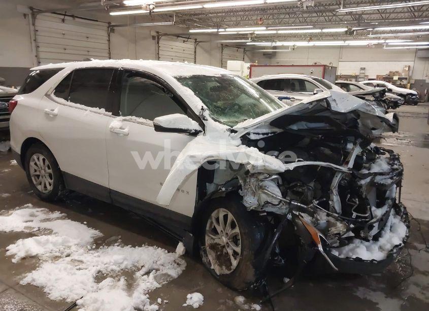 2019 Chevrolet Equinox LT (VIN 2GNAXKEV2K6100876) main photo