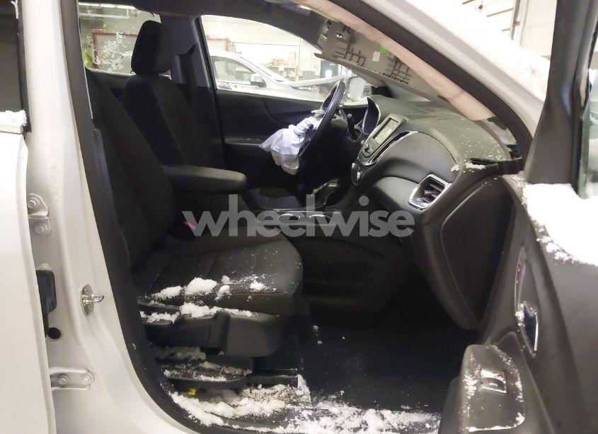 Photo 5 of 2019 Chevrolet Equinox LT (VIN 2GNAXKEV2K6100876)