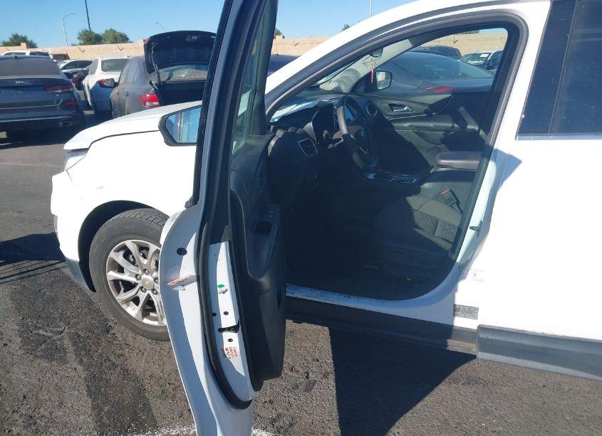 Photo 5 of 2019 Chevrolet Equinox LT (VIN 2GNAXKEV2K6258201)