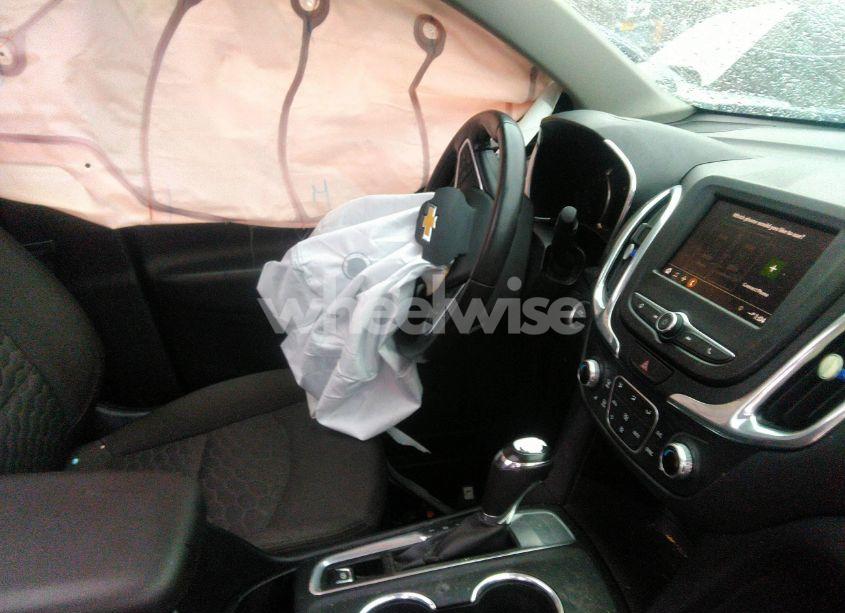 Photo 5 of 2019 Chevrolet Equinox LT (VIN 2GNAXKEV2K6269795)