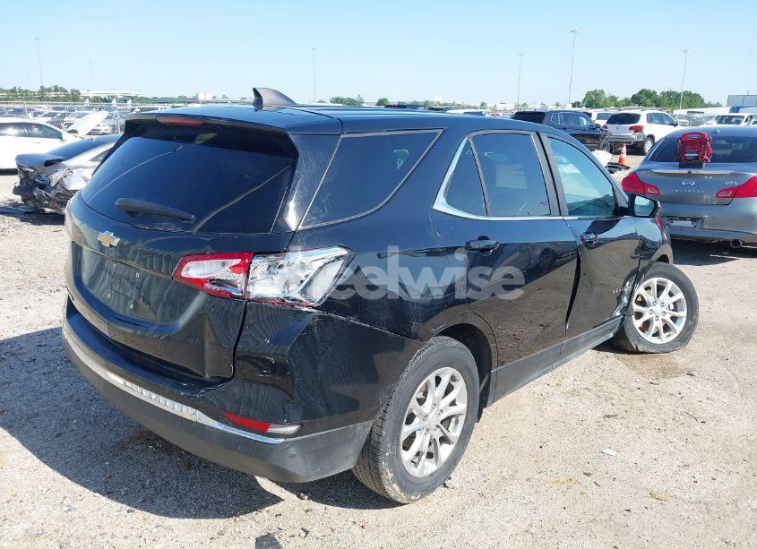Photo 4 of 2021 Chevrolet Equinox FWD LT (VIN 2GNAXKEV2M6111220)