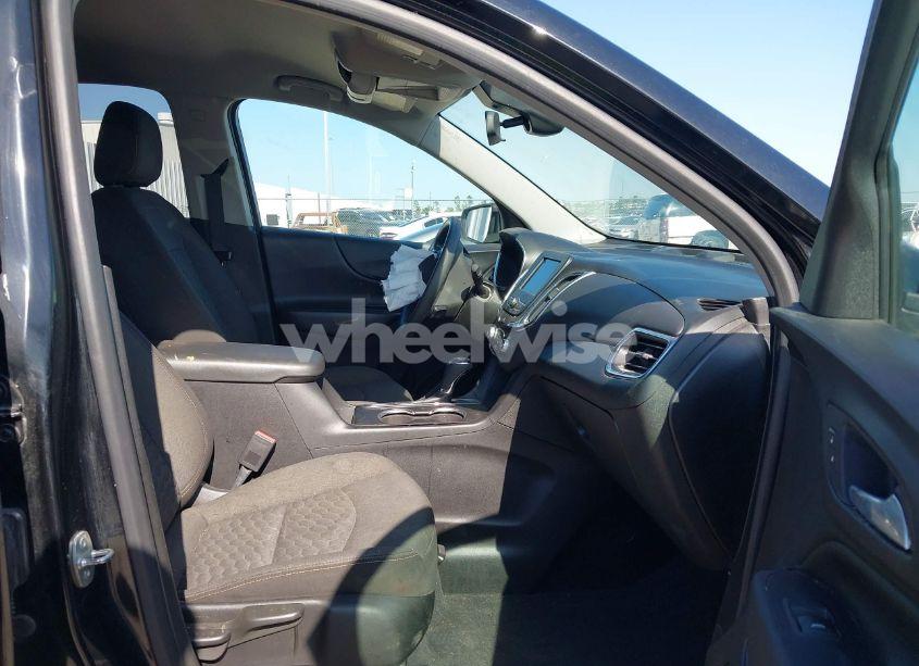 Photo 5 of 2021 Chevrolet Equinox FWD LT (VIN 2GNAXKEV2M6111220)