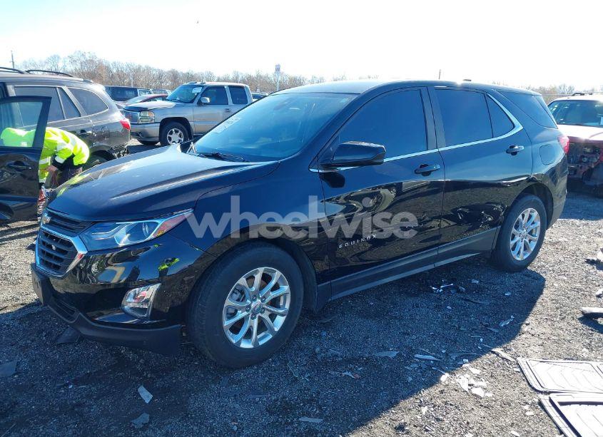 Photo 2 of 2021 Chevrolet Equinox FWD LT (VIN 2GNAXKEV2M6129264)