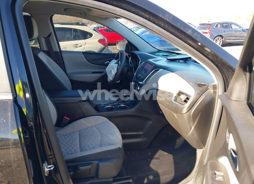 Photo 5 of 2021 Chevrolet Equinox FWD LT (VIN 2GNAXKEV2M6129264)