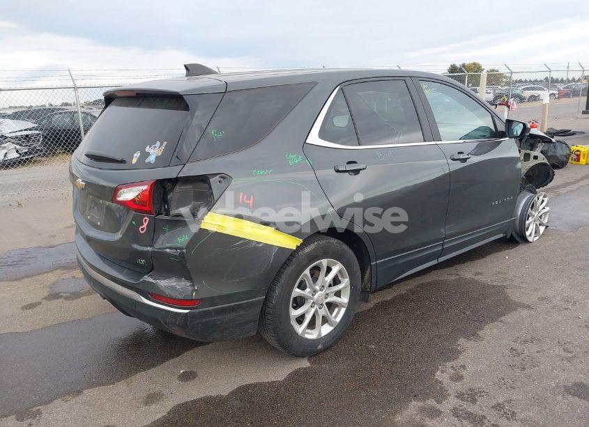 Photo 4 of 2021 Chevrolet Equinox FWD LT (VIN 2GNAXKEV2M6129930)
