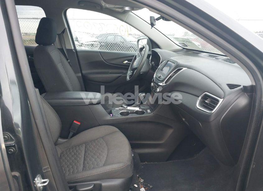 Photo 5 of 2021 Chevrolet Equinox FWD LT (VIN 2GNAXKEV2M6129930)