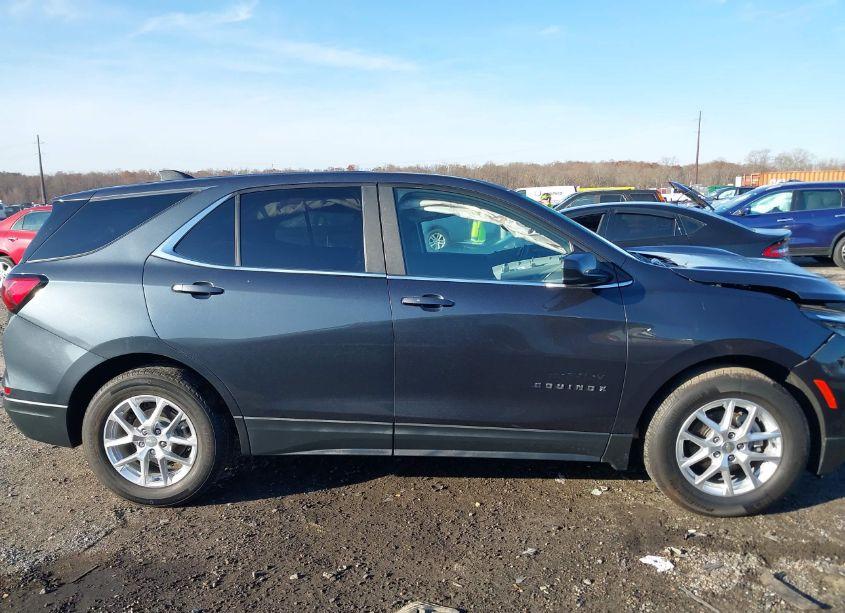 Photo 13 of 2022 Chevrolet Equinox FWD LT (VIN 2GNAXKEV2N6107430)