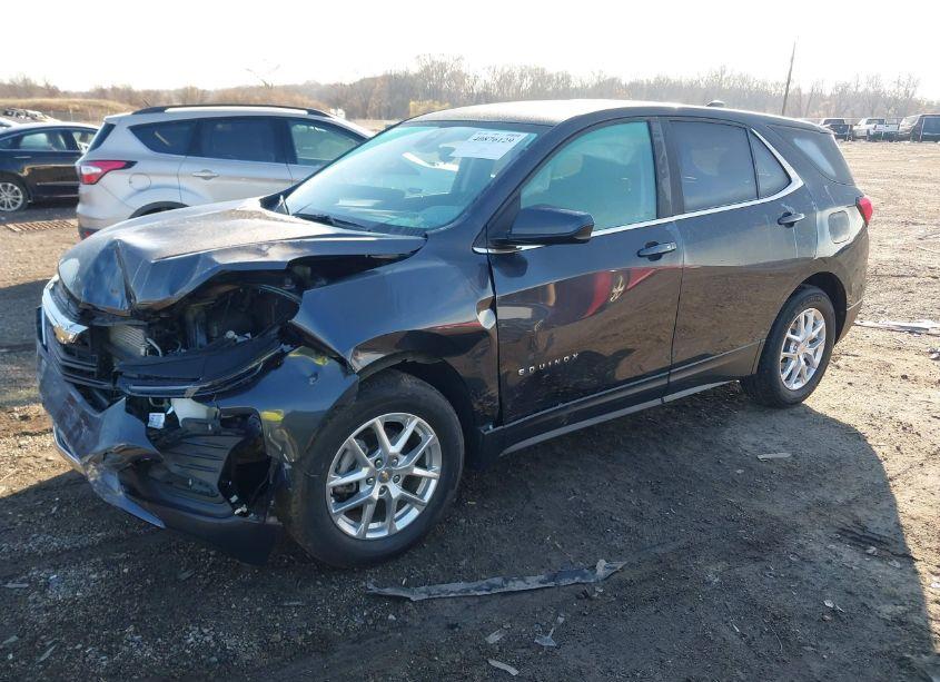 Photo 2 of 2022 Chevrolet Equinox FWD LT (VIN 2GNAXKEV2N6107430)
