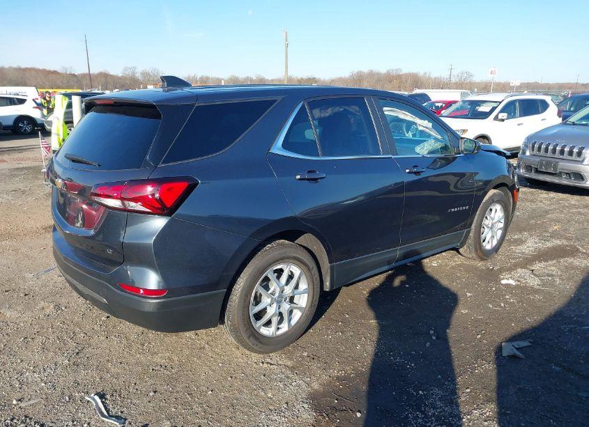 Photo 4 of 2022 Chevrolet Equinox FWD LT (VIN 2GNAXKEV2N6107430)