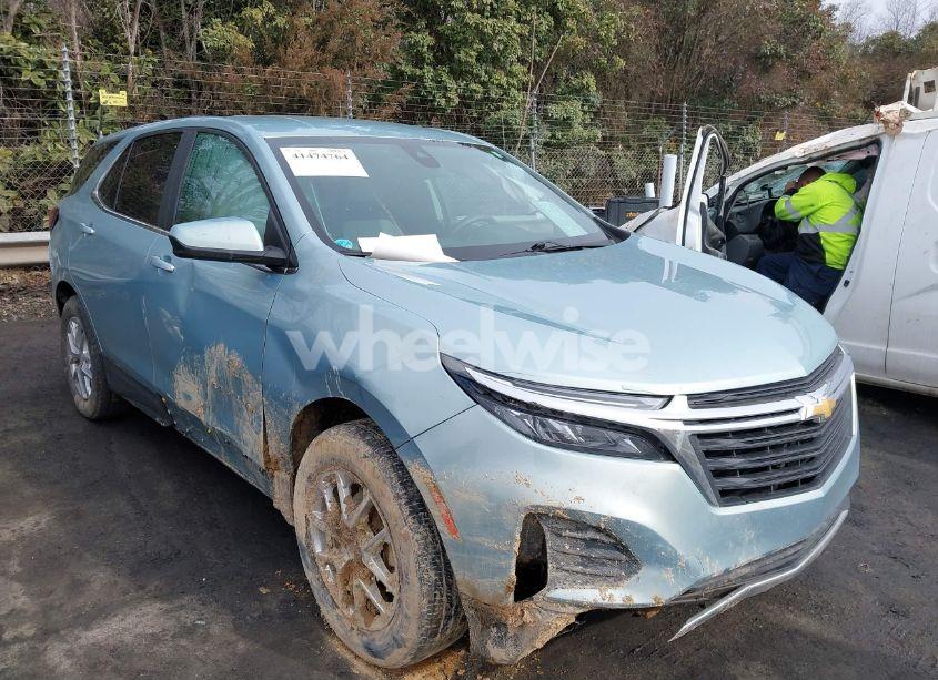 2022 Chevrolet Equinox FWD LT (VIN 2GNAXKEV2N6111851) main photo