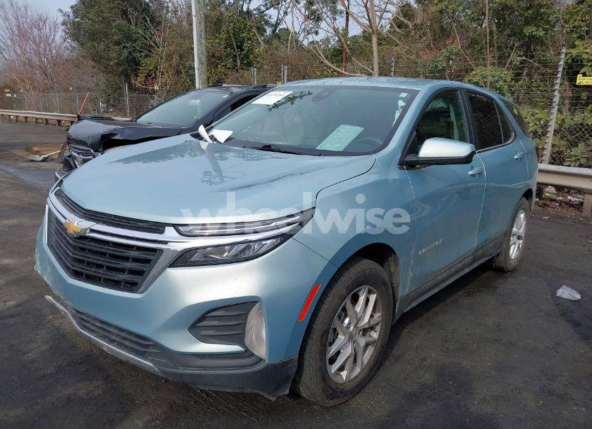 Photo 2 of 2022 Chevrolet Equinox FWD LT (VIN 2GNAXKEV2N6111851)