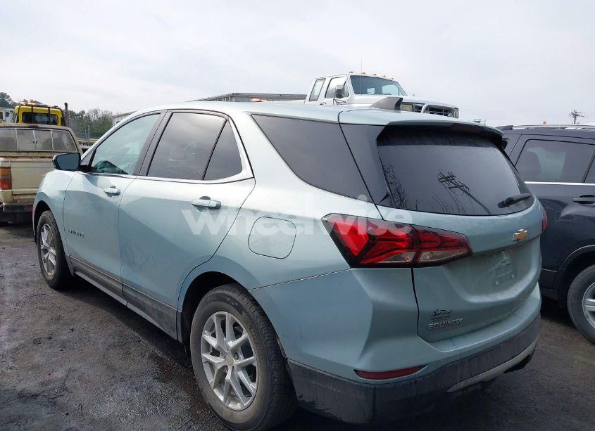 Photo 3 of 2022 Chevrolet Equinox FWD LT (VIN 2GNAXKEV2N6111851)