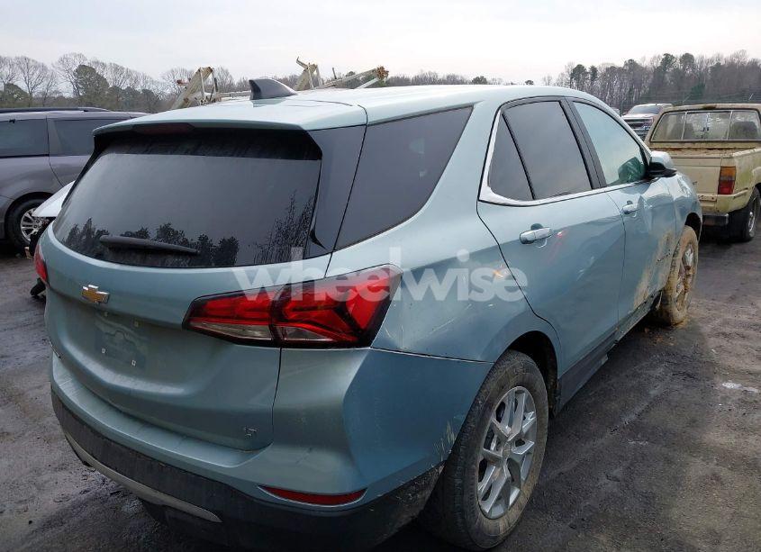Photo 4 of 2022 Chevrolet Equinox FWD LT (VIN 2GNAXKEV2N6111851)