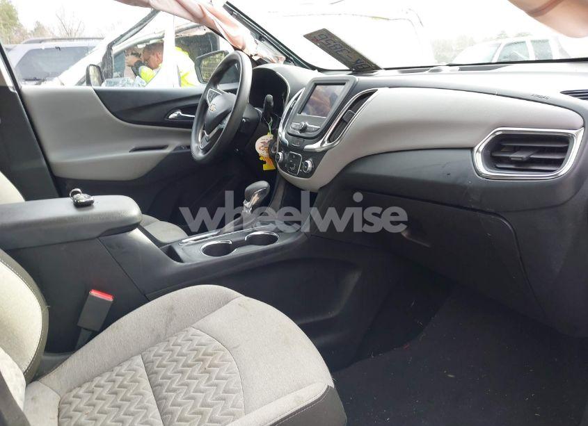 Photo 5 of 2022 Chevrolet Equinox FWD LT (VIN 2GNAXKEV2N6111851)