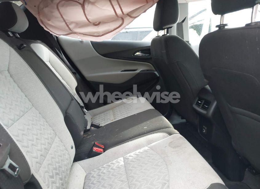 Photo 8 of 2022 Chevrolet Equinox FWD LT (VIN 2GNAXKEV2N6111851)